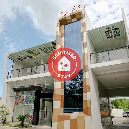 Oyo 2140 Hs Residence Tulungagung Exterior photo