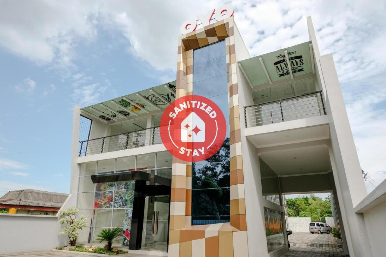 Oyo 2140 Hs Residence Tulungagung Exterior photo