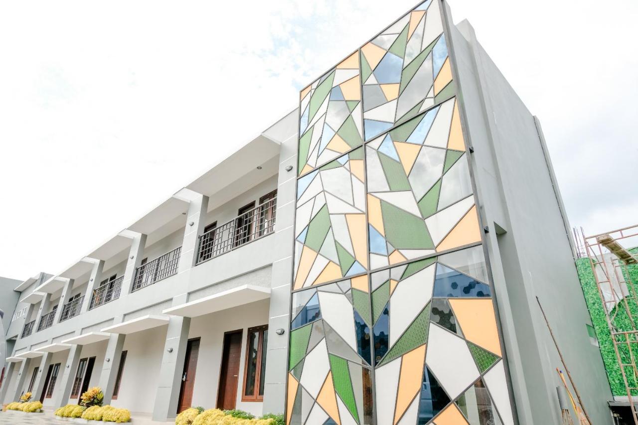 Oyo 2140 Hs Residence Tulungagung Exterior photo